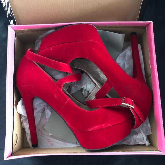 Red Heels - Picture 4 of 8